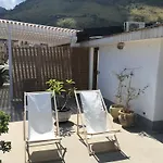 Terrazza Con Vista Sul Porto